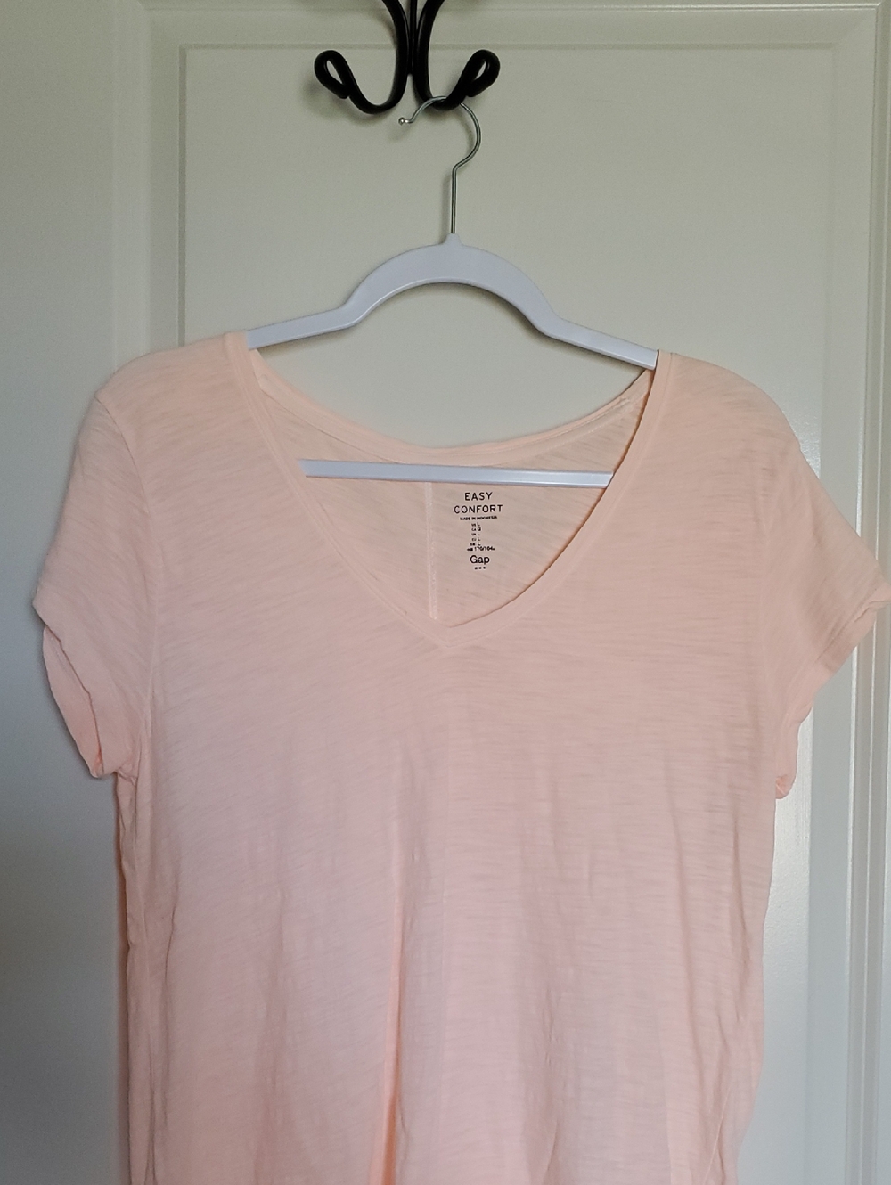 GAP Easy Comfort V-Neck Tee in Light Peach